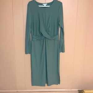 I’m selling a dress that is a green blue color more green that is size large